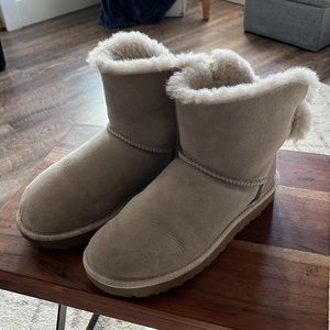 womens light grey mid length uggs tie back size 9